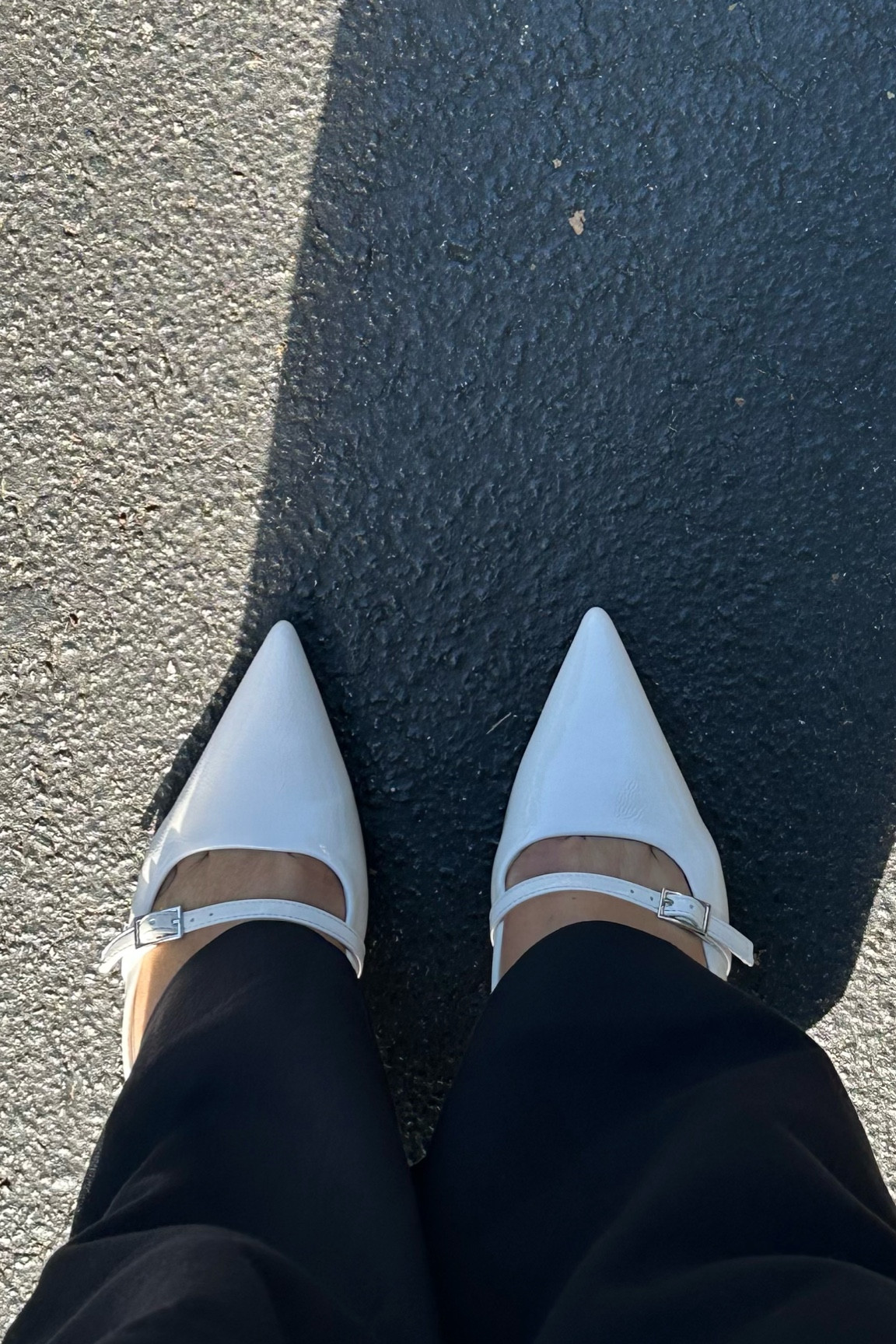 white pointed toe kitten heels 

#LTKShoeCrush #LTKStyleTip