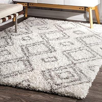 nuLOOM Iola Soft & Plush Shag Rug, 5' 3" x 7' 6", White | Amazon (US)