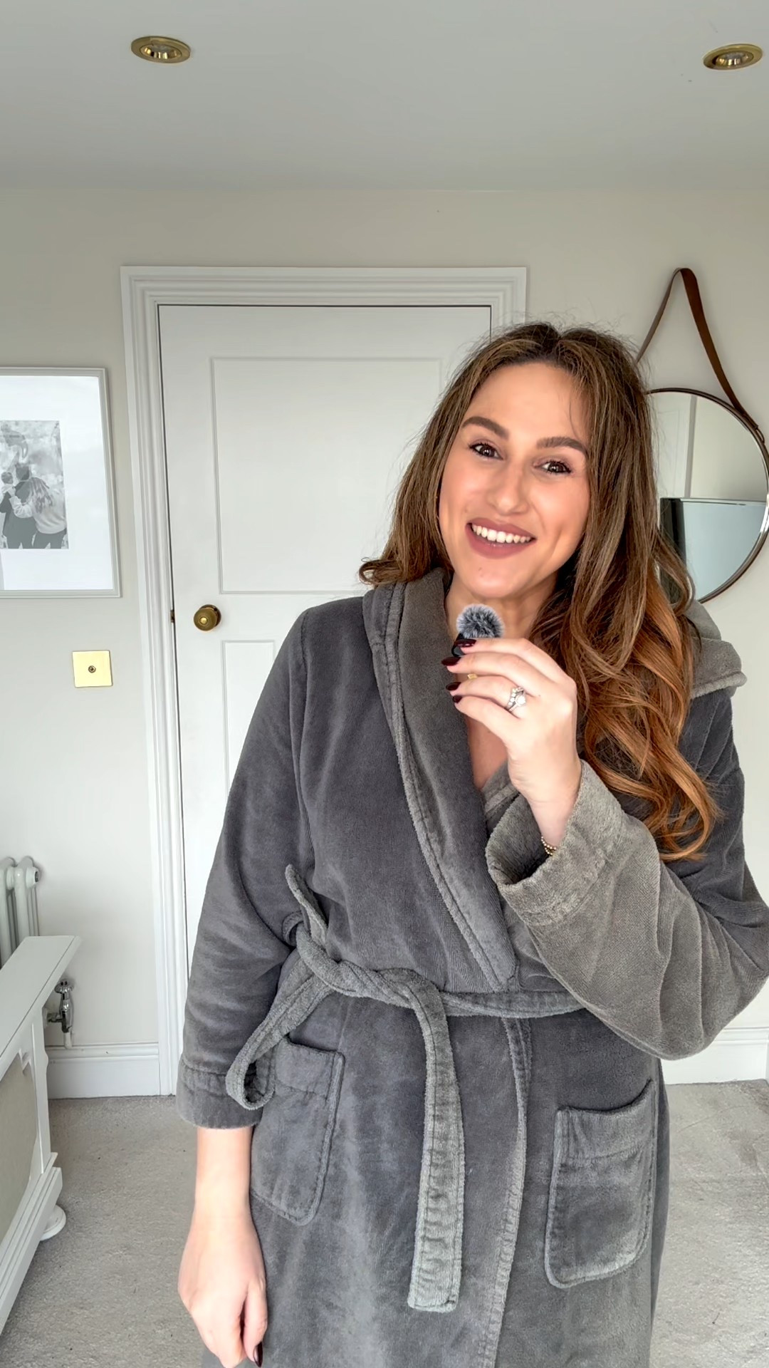 This outfit is for those bloated days when you don’t want to wear jeans! Recreating a Pinterest outfit on a size 14 💫
Comment SHOP for all the links straight into your DMs.

Im all for being comfy, flattering, yet still chic and actually wearable. I think this shows you don’t need a Pinterest body to wear Pinterest outfits. What do you think - nailed it or failed it?

#midsize#pinterestoutfit #pinterestgirl #affordablestyles #effortlesslychic

#LTKwinter #LTKstyletip #LTKmidsize