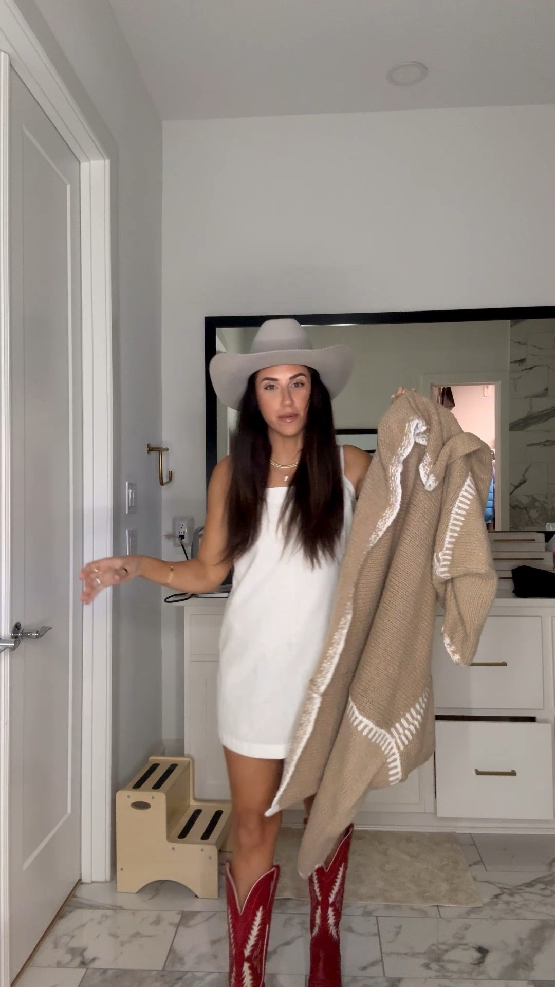 Wore this to the rodeo 2 years ago and this A&F dress is still in stock in different colors!! 

Dress: small 
Cardigan: medium 

Dressupbuttercup.com #dressupbuttercup #dederaad


#LTKootd #LTKFestival #LTKgrwm