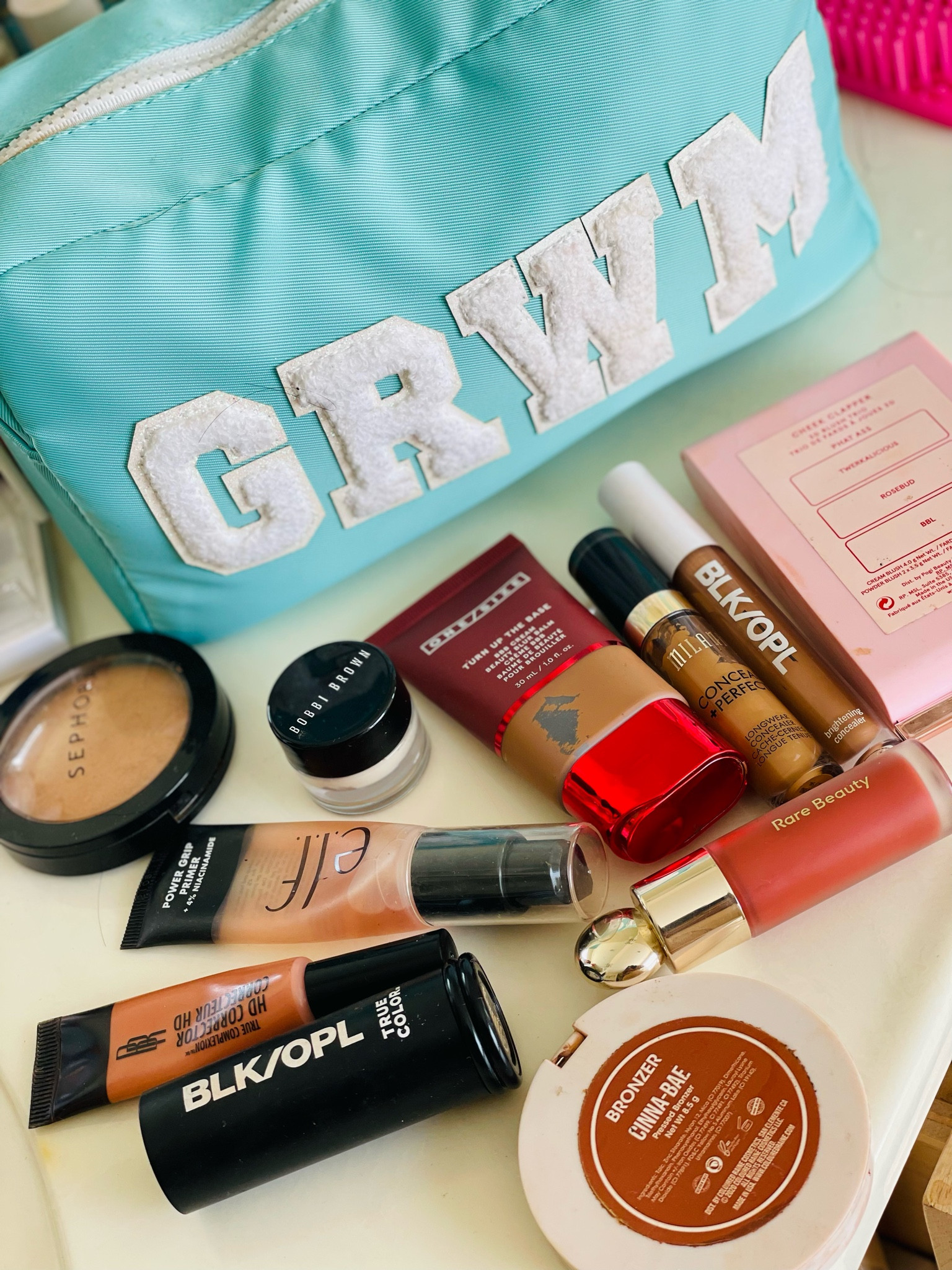 What I used for todays natural glam look (Complexion/Face only)
*setting powder not pictured but still tagged

Catch a deal on the e.l.f hydrogrip prime March 8-11! Fav this post to be notified as soon as the sale goes live 

#LTKSpringSale #LTKbeauty