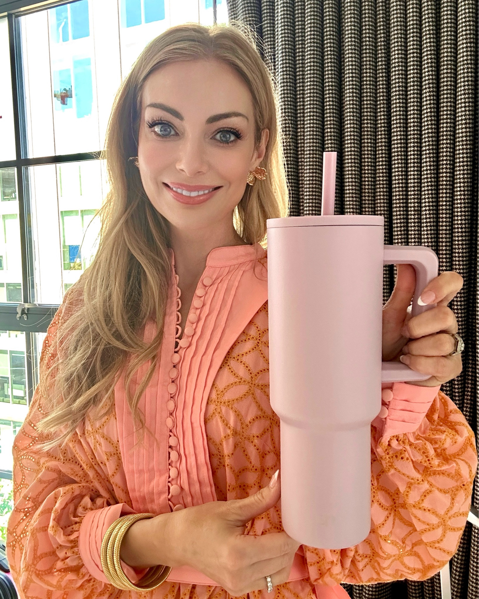 Stay hydrated with the Simple Modern 40 oz Tumbler from the Trek Collection! 💧 Featuring a handle and straw lid, this insulated stainless steel water bottle keeps your drinks at the perfect temperature. Perfect for travel and customer-friendly, it's an ideal gift for everyone. Available in a chic blush color. #SimpleModern #InsulatedTumbler #ReusableWaterBottle #TravelMug #HydrationOnTheGo #AmazonHome #AmazonFinds #CreatorFavorites2024
