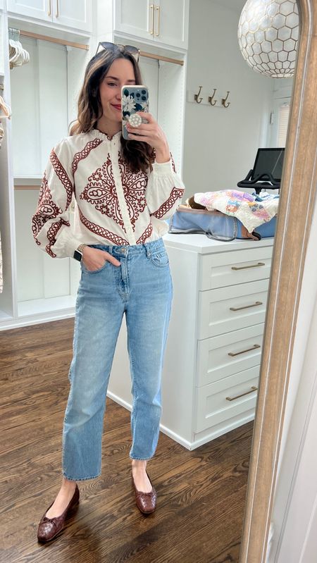 Sezane Embroidered Top, straight leg jeans, brown ballet flats.

Sezane blouse, H&M jeans, Anthropologie Bernardo 1946 ballet flats 

#LTKSeasonal #LTKshoecrush #LTKstyletip