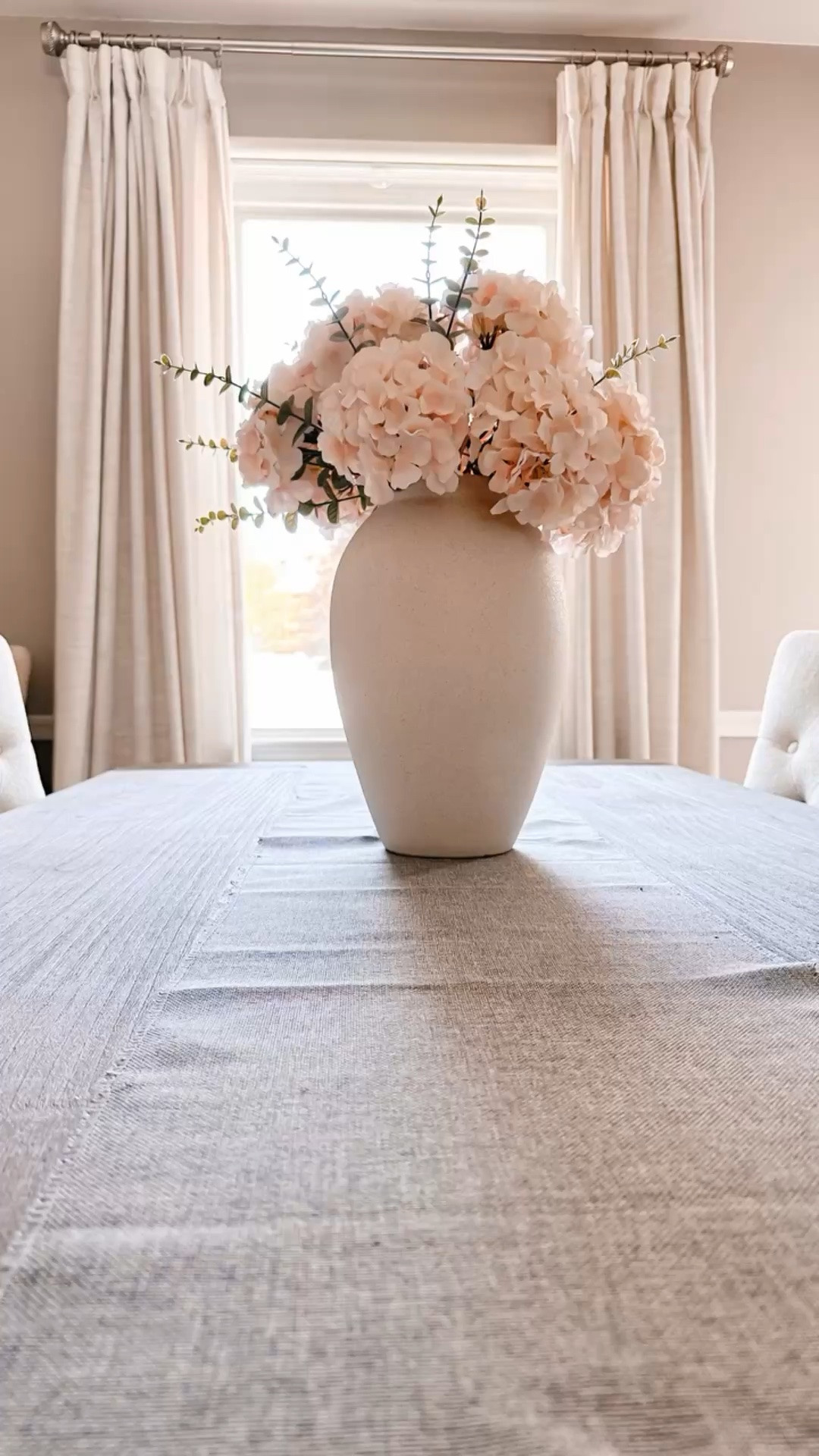 Changed up the centerpiece to feel more like spring 🌸
Happy Friday