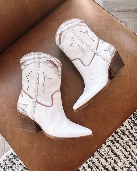 Love these white cowboy boots…tts
Save over $100!!



#LTKsalealert #LTKshoecrush #LTKstyletip