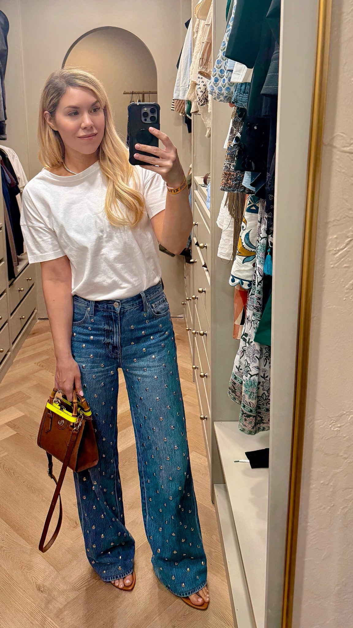 Jeans are almost 50% off!


#LTKSeasonal #LTKSaleAlert #LTKdayinmylife