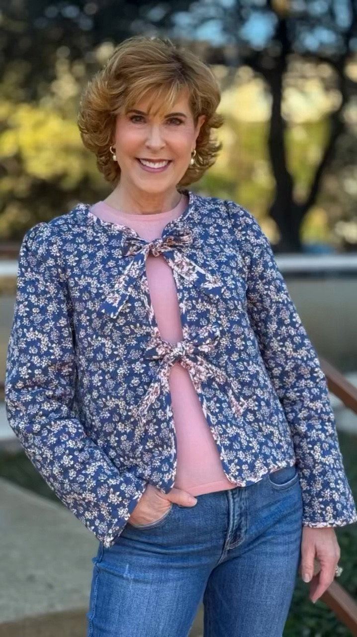 TREND ALERT!
🙌💃🎉
Quilted jackets + bows = a trend I can’t resist! 🎀
Have you noticed bows 🎀 popping up everywhere lately? This darling floral quilted jacket has them! With a relaxed fit (that runs true to size) and flattering hip length, it’s as comfy as it is cute. 💕

Right now, I layered it over a pink cashmere sweater for cozy winter vibes, but I can’t wait to pair it with a crisp white tee this spring. 
Versatile AND on-trend!
Grab it now for 15% off with code SUZY15.



#LTKFindsUnder100 #LTKStyleTip #LTKWatchNow