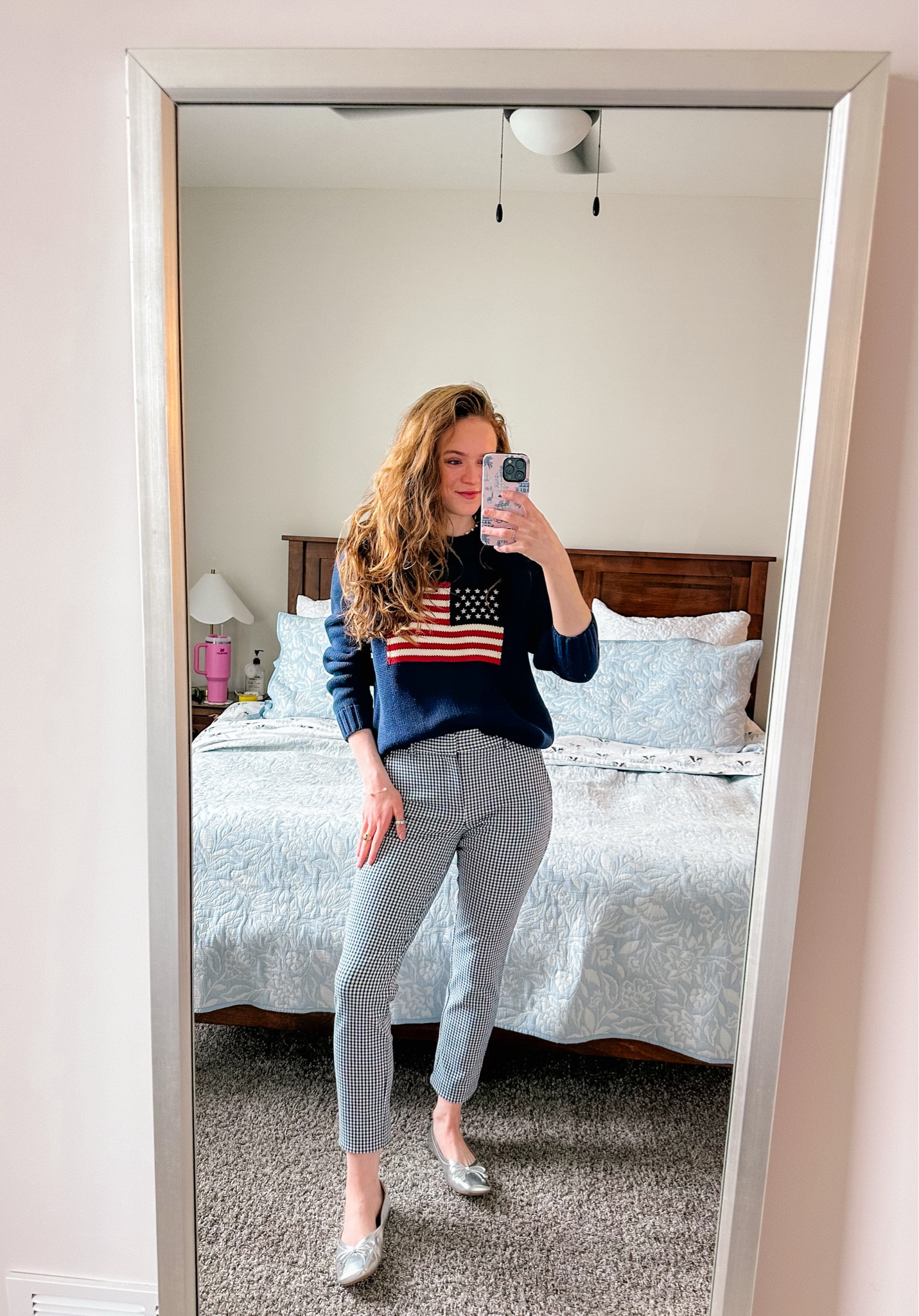 Happy Monday!! Spending the day off with some family - so excited to relax & spend some time with them!! Found this sweater at a boutique a few weeks ago & I can’t wait to style it in the spring & summer! It’s a perfect layer for this chilly day today ❤️