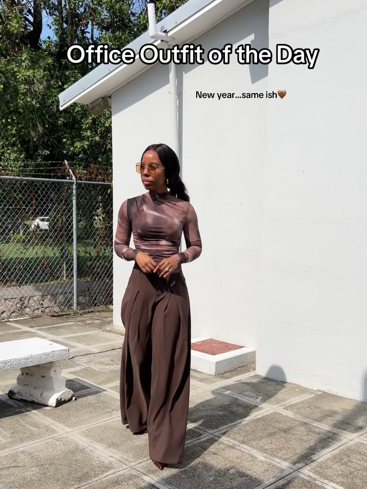 Office Outfit of the Day! 

Top @commense.official DSJCOX_12 for $$ off
Trouser @fashionnova 
Heels @zara