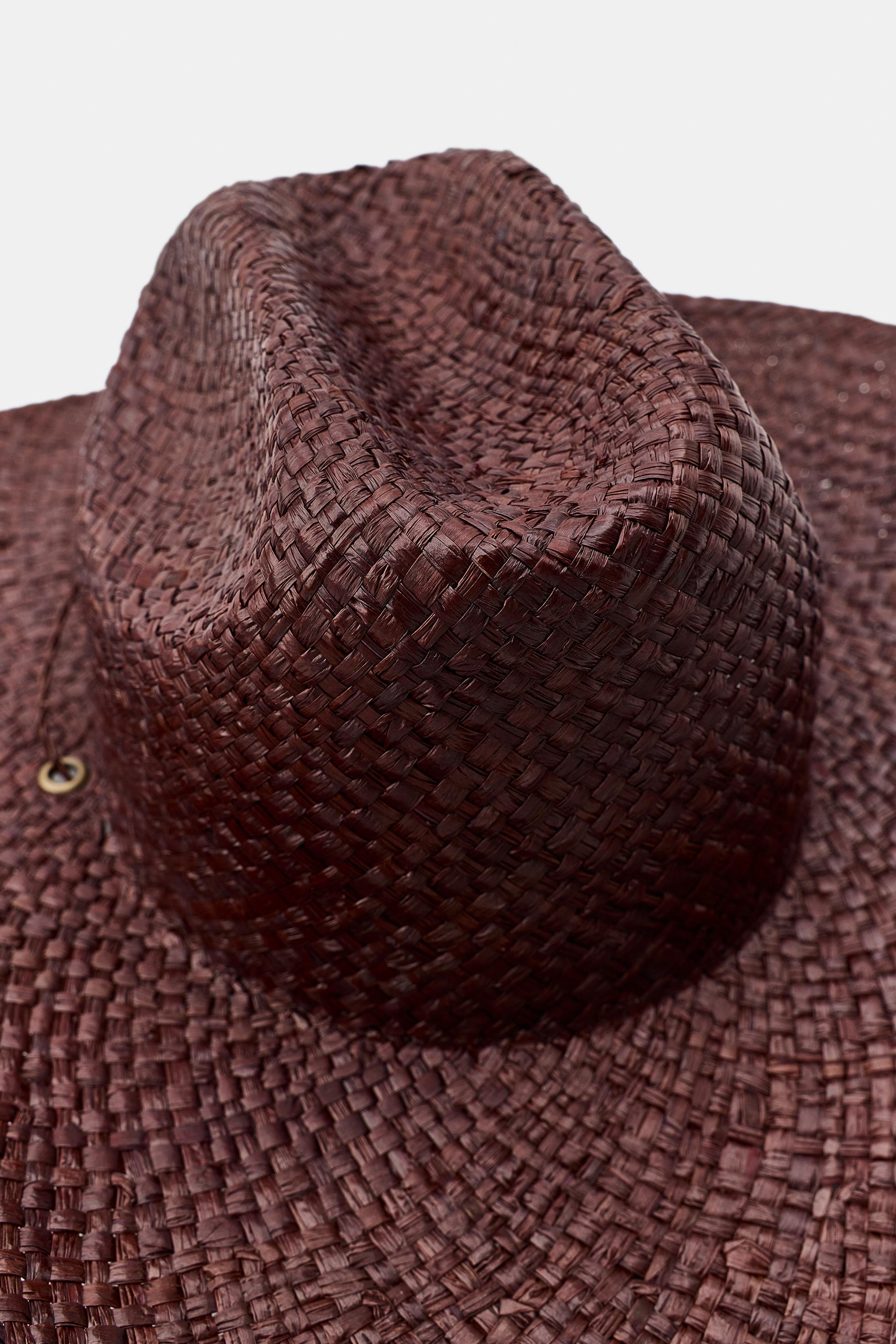Model height: 183 cmCowboy-style woven hat crafted from 100% raffia. Features an adjustable cord ... | Zara IT