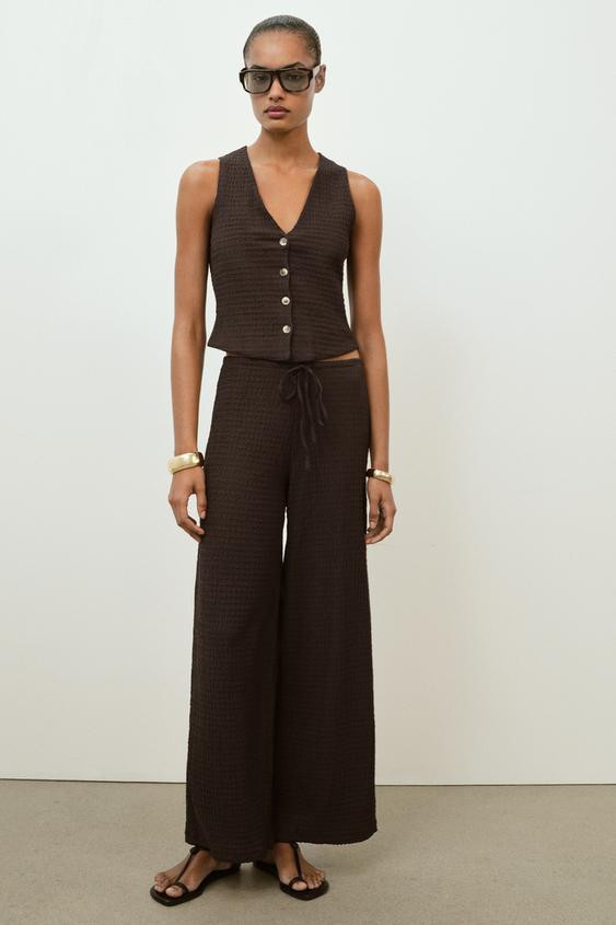 TEXTURED BUTTONED VEST TOP | Zara US