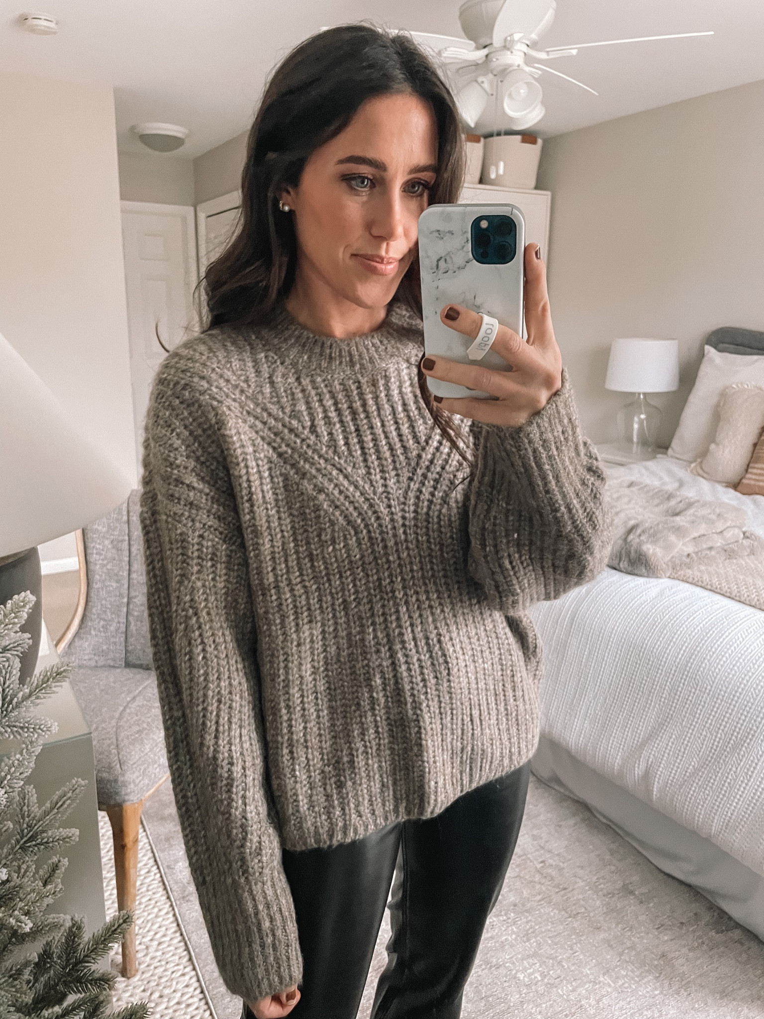Abercrombie Fluffy Crewneck 30% off 

#LTKHoliday #LTKsalealert #LTKCyberweek