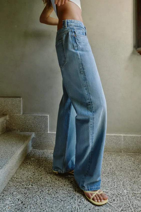 Model height: 178 cmHIGH-WAIST - REGULAR LEG - LONG LENGTHHigh-waist jeans with a five-pocket des... | Zara DE
