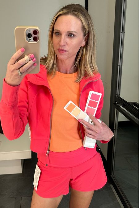 It’s a Lululemon Spring dream 🧡🌷
Cropped Hoodie- lipgloss & summer glow
Tshirt- lipgloss & sunny coral
Shorts- lipgloss
Oversized hoodie- mango dream

#LTKfit 

#LTKFind