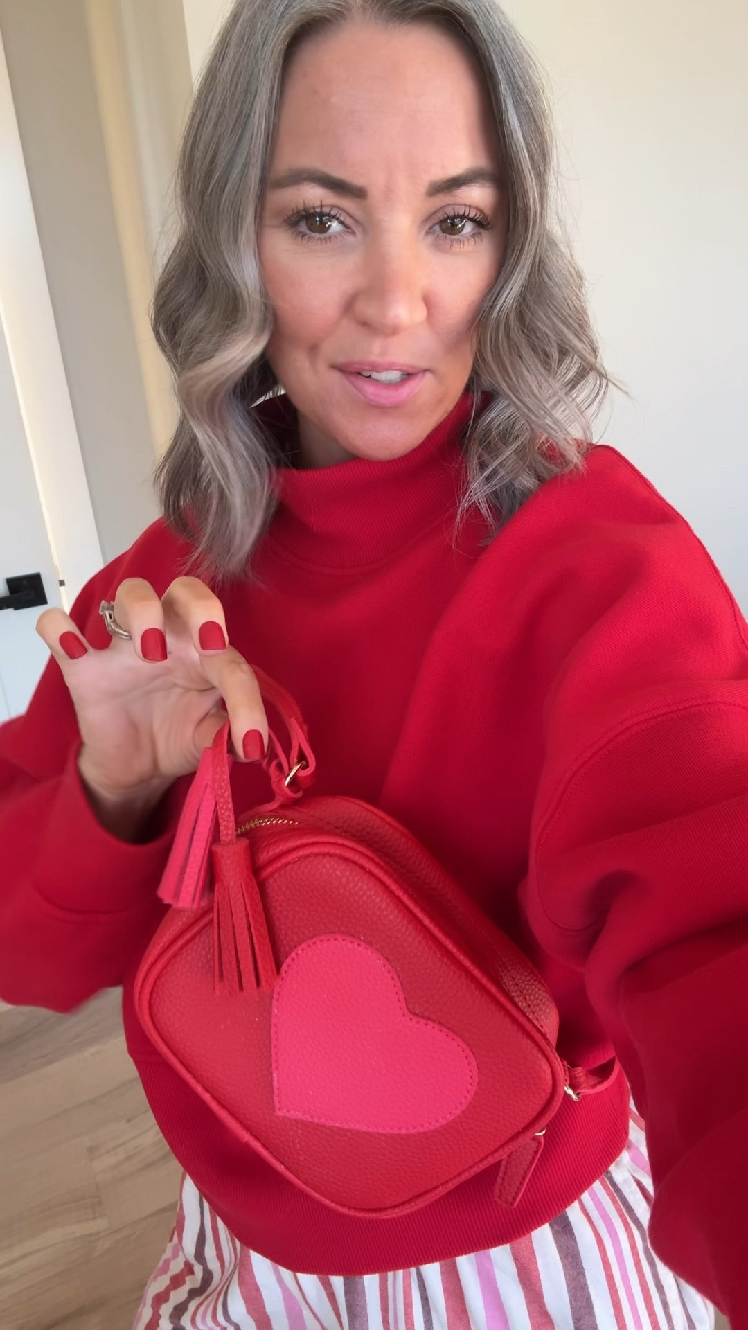 I’m a sucker for a holiday themed bag, and this one definitely stole my heart
 ❤️ 😆

#LTKWatchNow #LTKItBag #LTKSeasonal