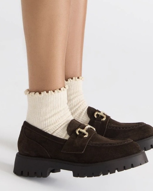 🤎Trending! Power dressing, but make it fashion. Steve Madden loafers & flats are the statement your fall/winter work wardrobe needs 🤍
#SteveMadden #CoolGirlWorkwear #FashionOffice #ModernWorkStyle #FallWinterLooks #StyleWithIntent



#LTKootd #LTKSaleAlert #LTKWorkwear