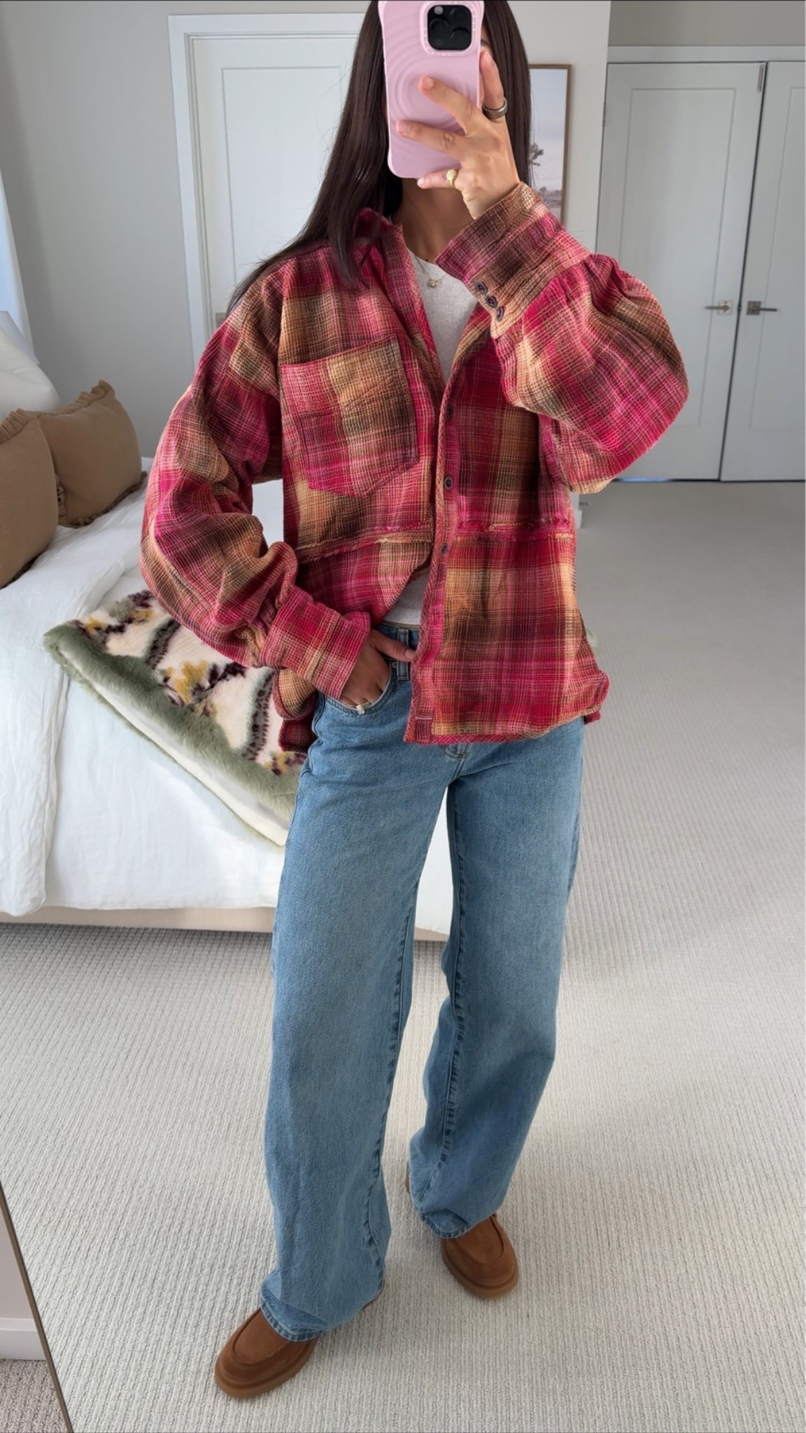 My favorite pair of denim jeans I wear on repeat! Wearing size 25 regular !