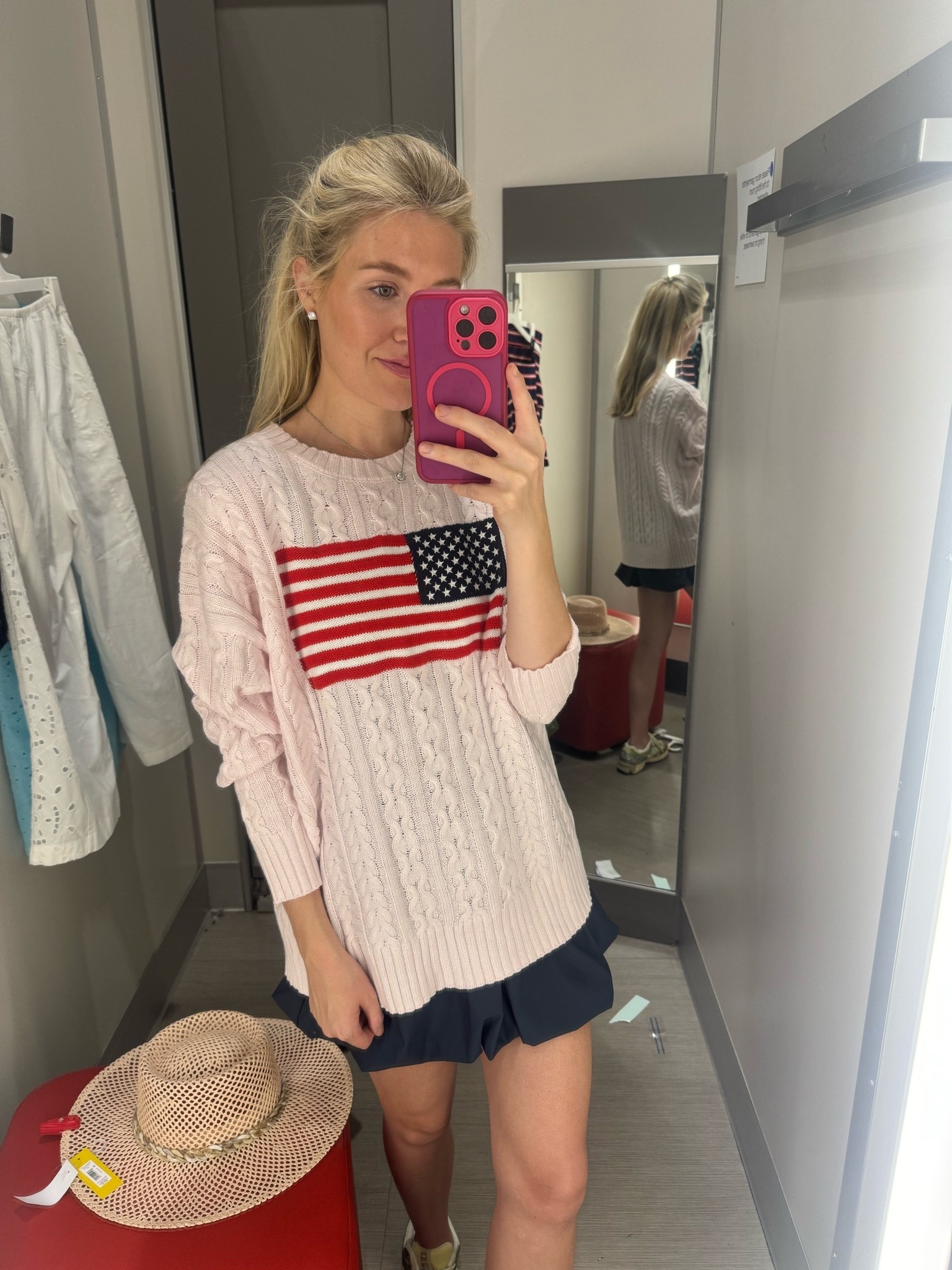 Hard to see the exact color but it’s a light pink and sooo cute! Sweater runs kinda big. This is a M