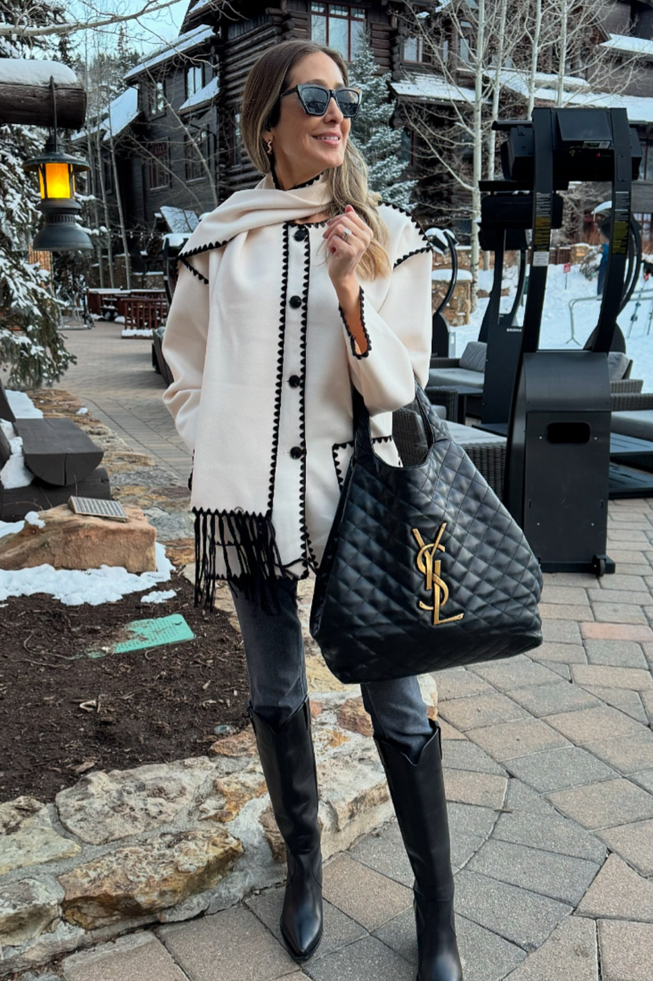 Amazon gorgeous white coat 
Runs tts 
Wearing a a size medium for an oversized fit 


#LTKCyberWeek #LTKHoliday #LTKTravel