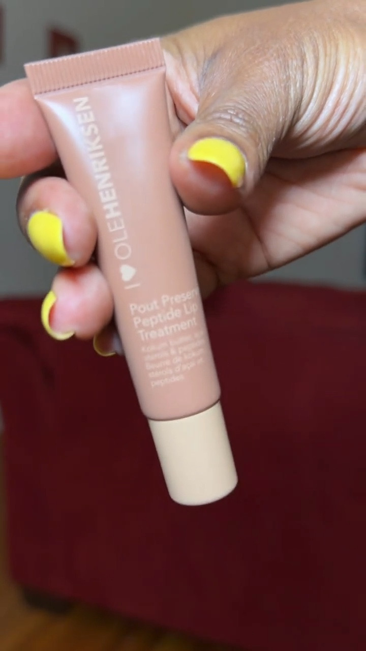 I love makeup — I just don't always feel like putting it on.
On those days, I still want my lips to look healthy, hydrated, and put together. This does that without trying too hard.
The OLEHENRIKSEN Pout Preserve Peptide Lip Treatment is glossy but comfortable, deeply moisturizing, and made with lip-specific peptides that support your natural lip shape and give a fuller-looking finish.
I grabbed the duo so I can switch it up depending on my mood.
It's linked if you want to take a look and see if it's your vibe too
#olehenriksen #lipgloss #peptideliptreatment #makeup #moisturizer @Olehenriksen 