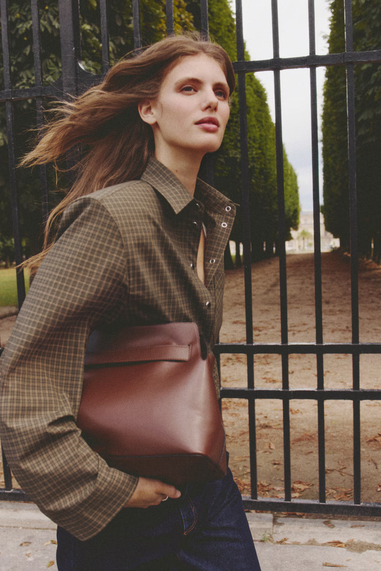 Shoulder-pad shirt - Dark green/Checked - Ladies | H&M GB | H&M (UK, MY, IN, SG, PH, TW, HK)