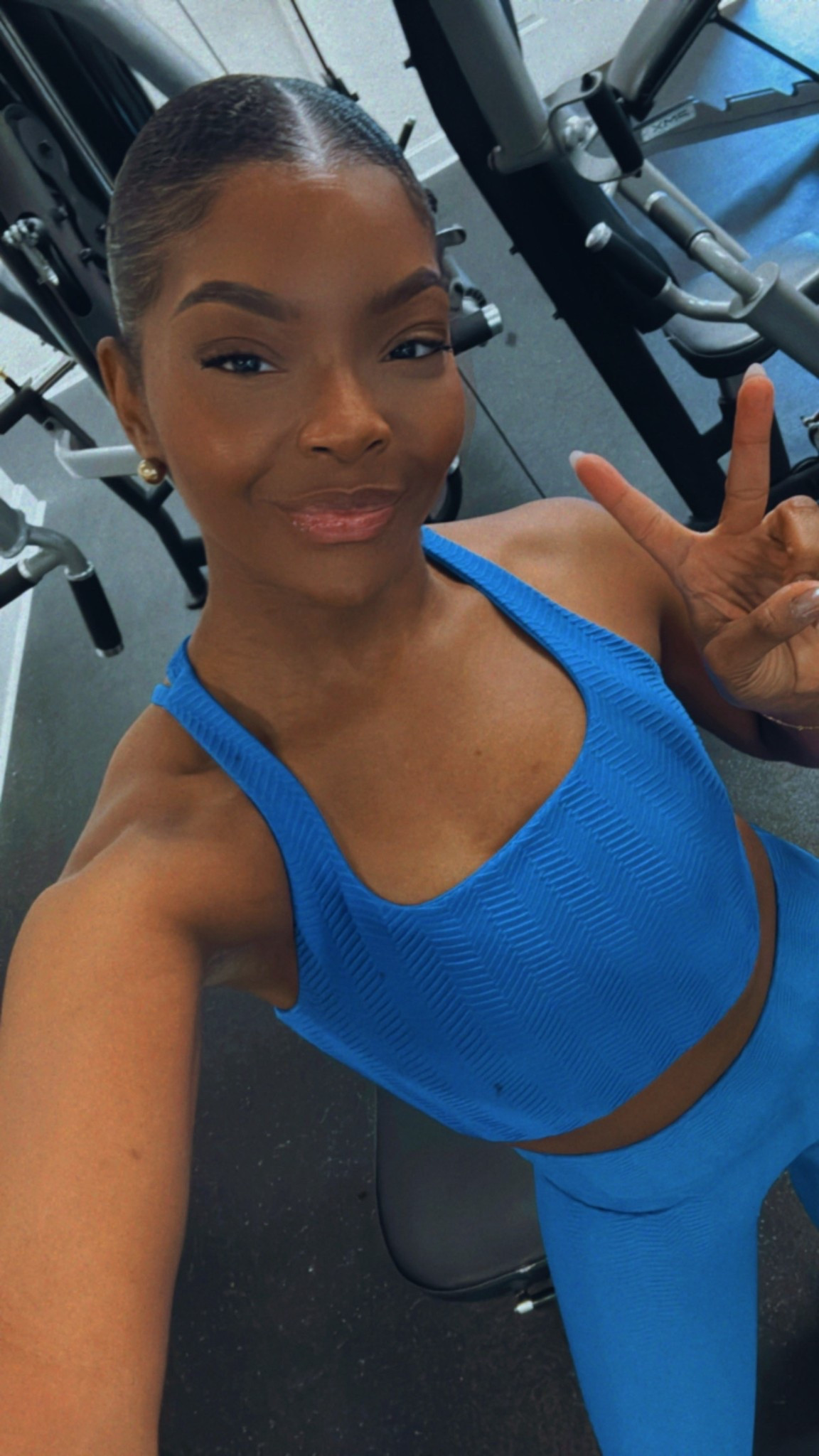 This blue crush herringbone workout top and leggings are from @day1fitness and I’m in love with the color, fit and vibe! Check it out here! 

#LTKActive #LTKTravel #LTKSeasonal