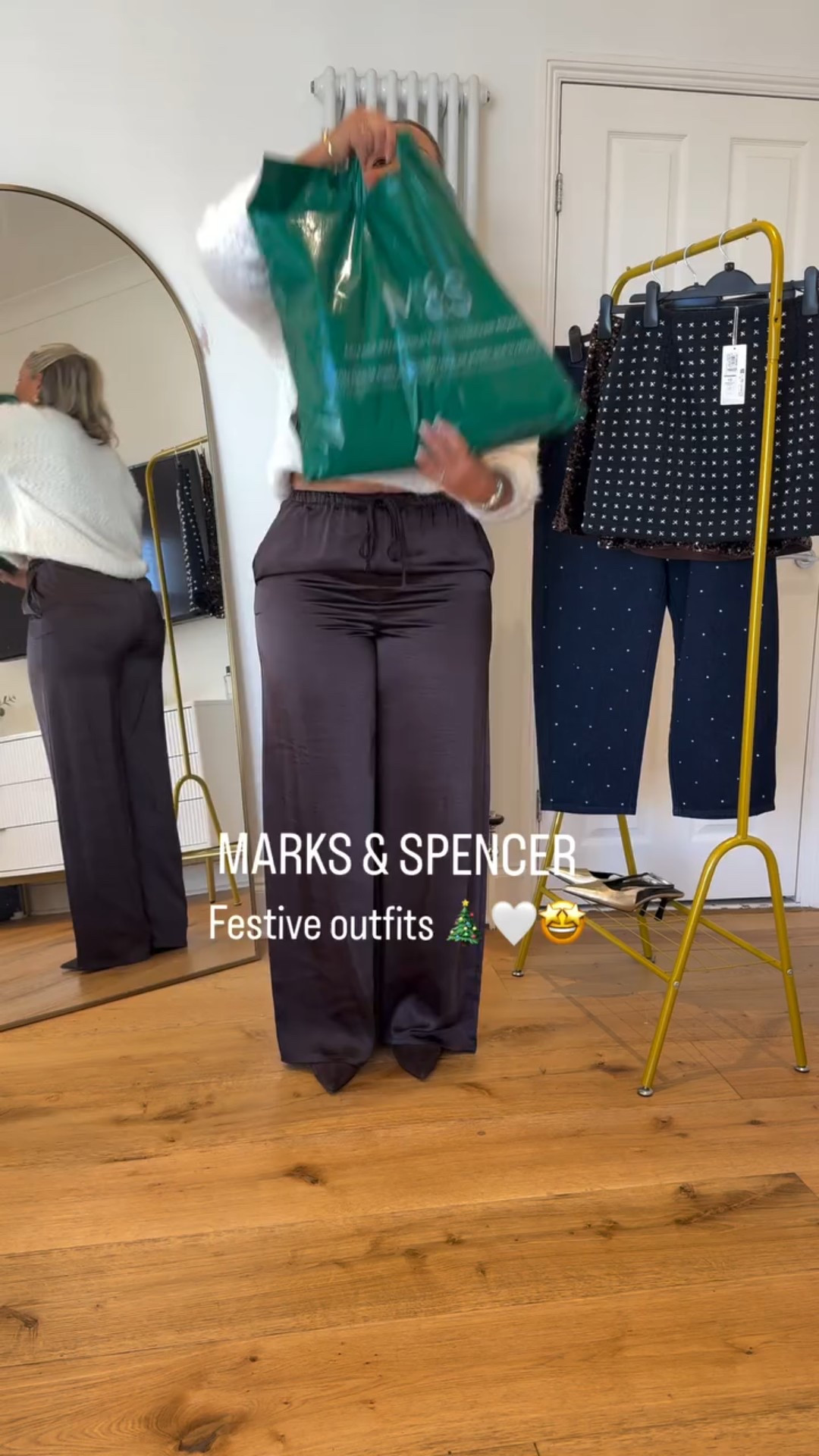 @marksandspencerstyle festive outfits KEEP or RETURN 

Let me know if you think I made the correct choice with which to return ?? 

All links in todays stories 🔗🔗

@metapicuk @marksandspencerstyle (PR)