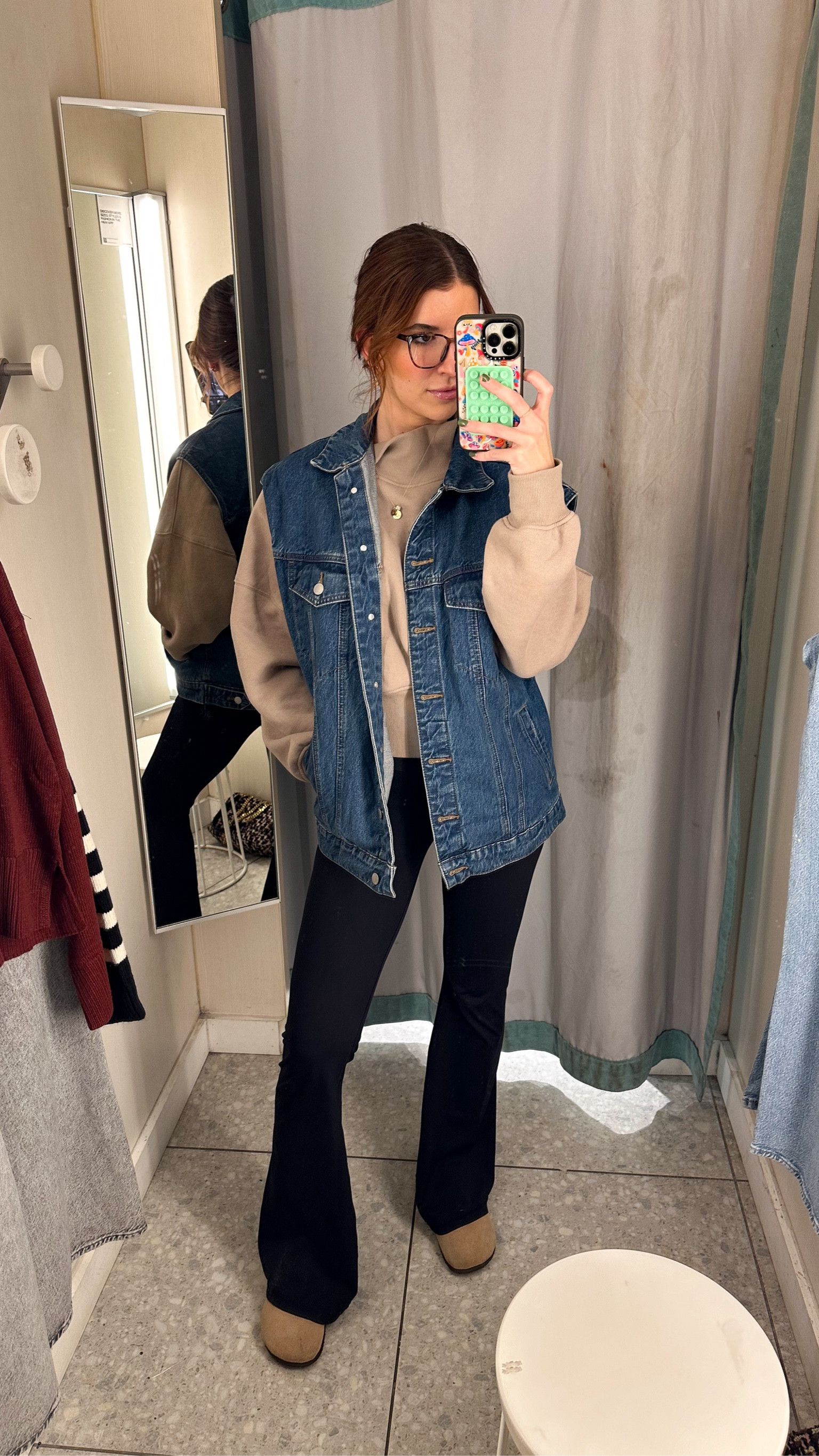 Wearing:
Medium in sweatshirt
Small in vest
Small in leggings
TTS in shoes - 7.5/8