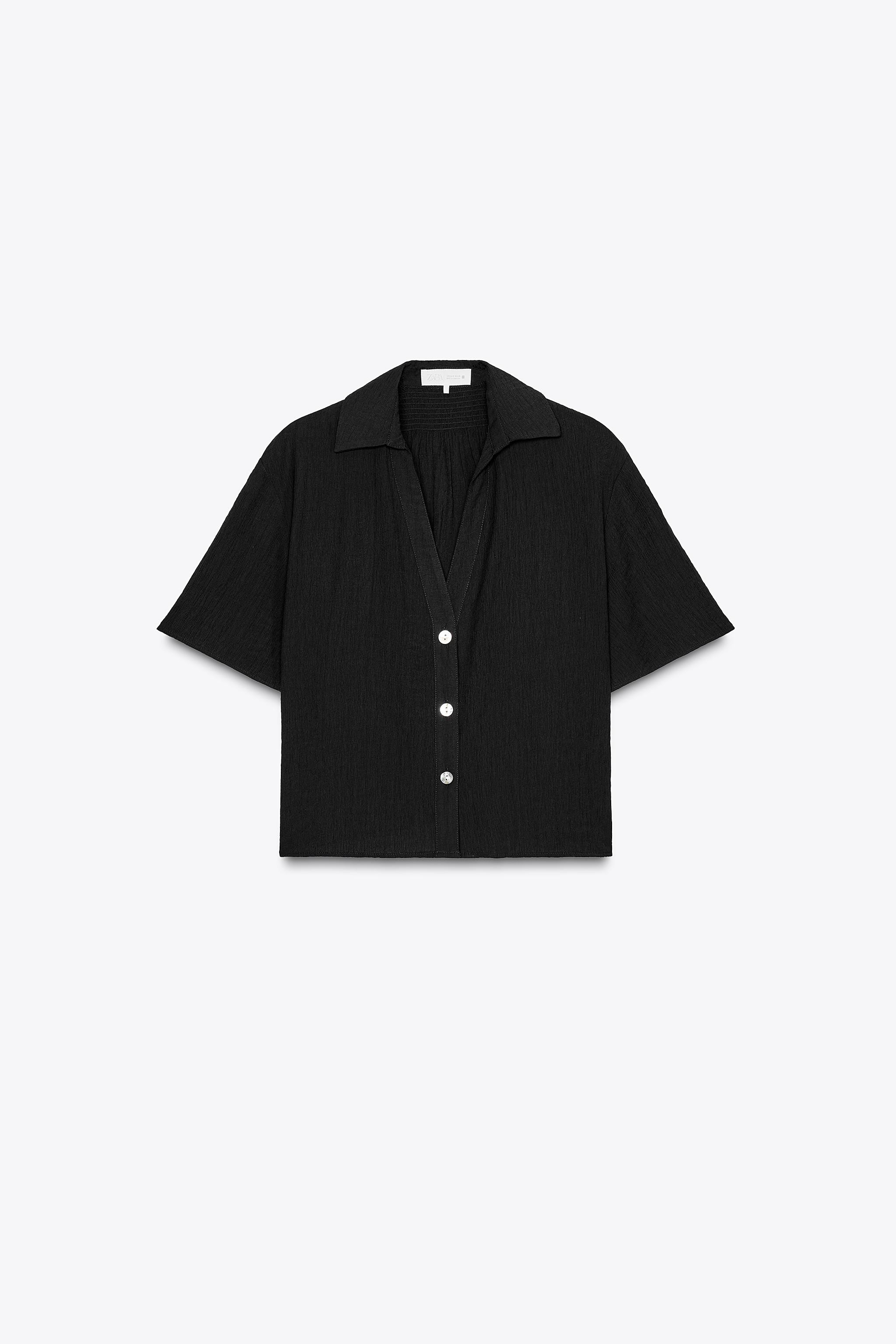 Collared shirt with a V-neck and short sleeves. Featuring honeycomb detailing on the back and a b... | Zara US