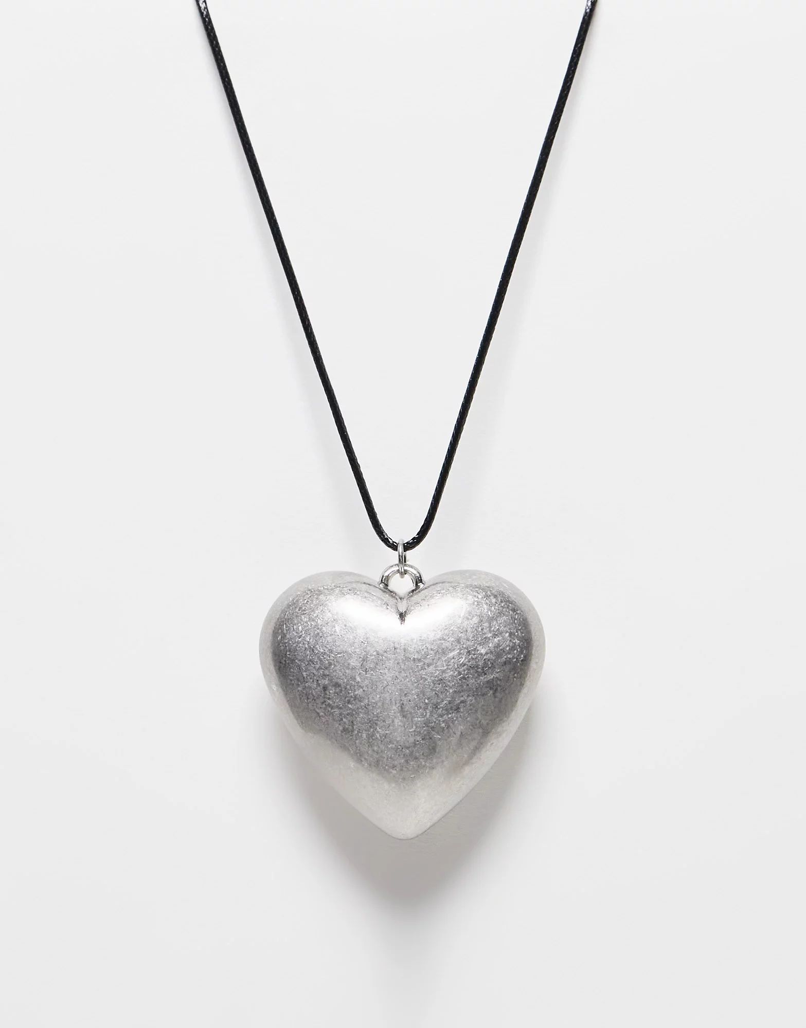 ASOS DESIGN - Collana con pendente a cuore grande argentato | ASOS (Global)