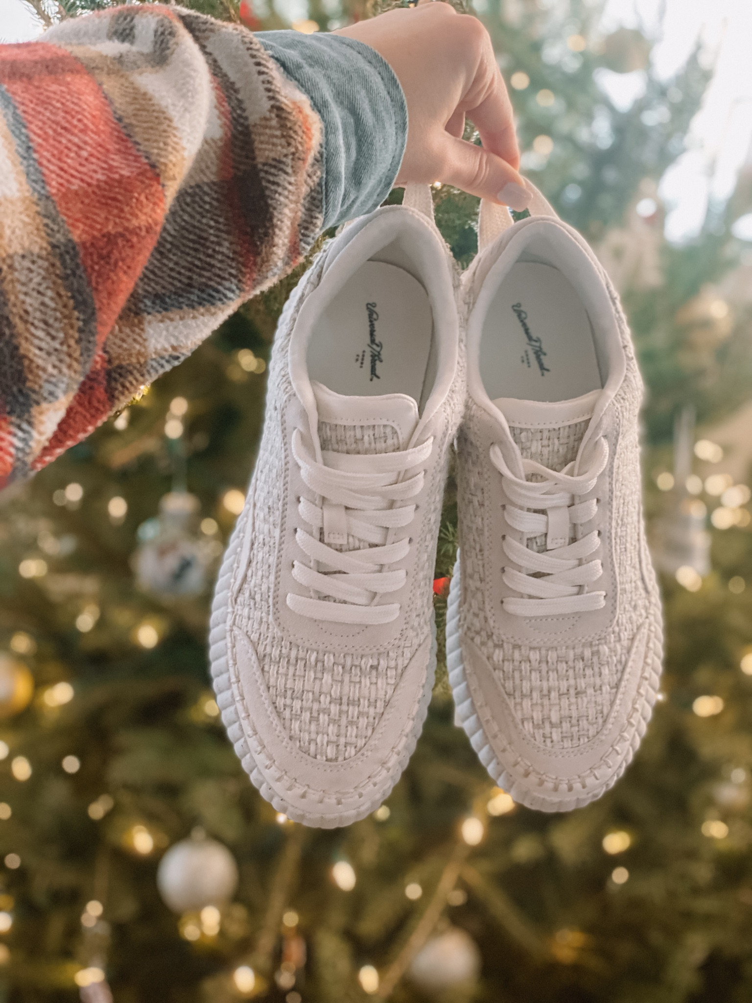 If you’re looking for a great last minute gift for her this Christmas, these sneakers from target are perfect! Not only are they comfortable and under $50, but look so similar to the Dolce Vita Sneakers that are two times the price. Gift these sneakers alone or pair them with a sweatshirt this holiday season for the perfect gift. 

Dolce vita sneakers, target sneakers, holiday gifts, gift guide, sneakers for her

#LTKfindsunder50 #LTKGiftGuide #LTKHoliday