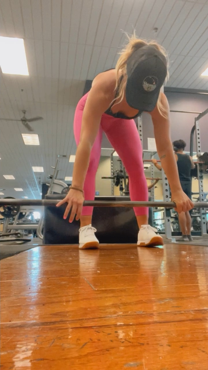 Will never rock any other brand of lifters than No Bull! Lulu pants are in color Sonic Pink but I tagged the newest pink “Lip Gloss” as well.🏋🏼‍♀️💄 💕