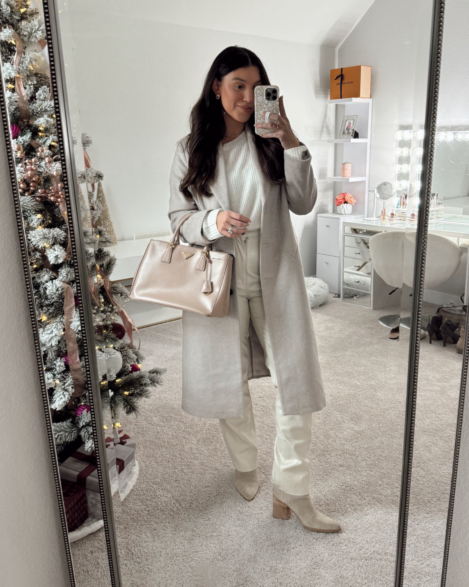 Comfy chic winter look🤍

Casual winter fashion, women’s winter style, winter outfits, winter style, winter coat, winter pants, winter sweater, classic winter ootd

#LTKSeasonal #LTKHoliday #LTKMidsize