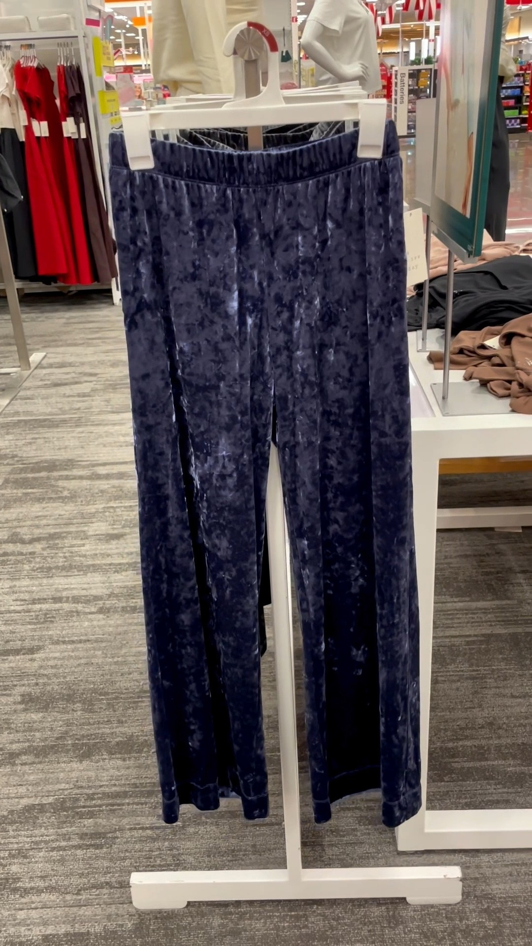 To say I’m obsessed with these velour pants would be an understatement. Perfect dressed up or down 

#LTKHoliday #LTKFindsUnder50 #LTKParties