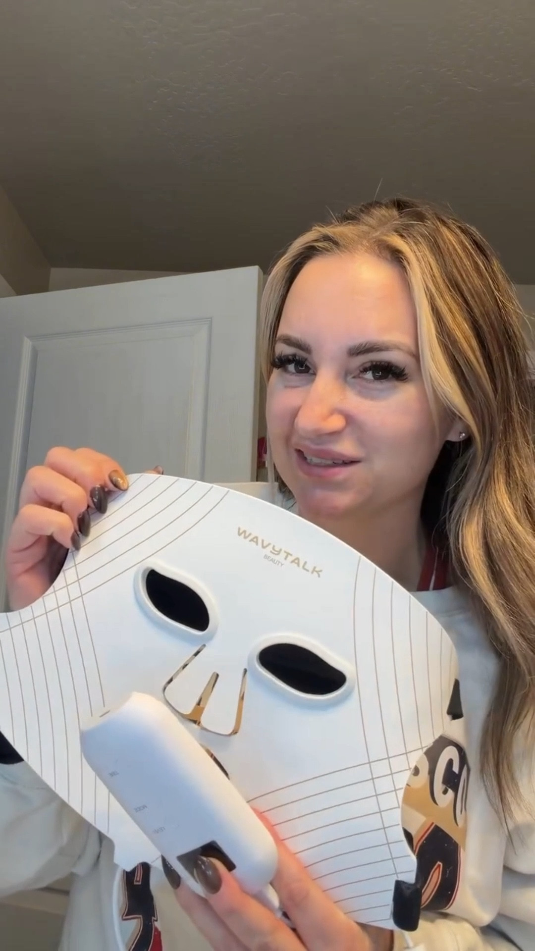 From a beauty professional’s perspective: consistency is everything. After a week of using the Wavytalk LED Face Mask, my skin felt calmer, clearer, and more supported—especially when it comes to breakouts and inflammation. This is skincare tech done right.

Drop a comment for the link 😍

#wavytalk #wavytalkbeauty #wavytalkledfacemask
@wavytalkofficial @wavytalkbeauty