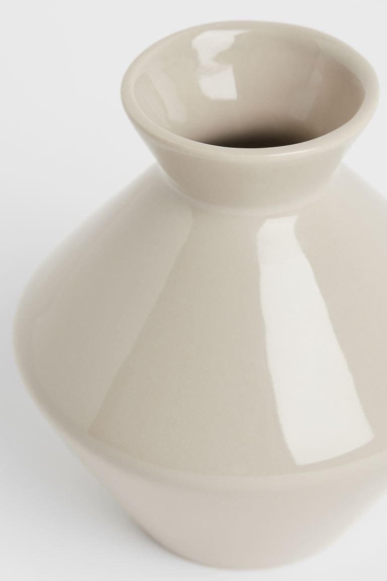 Small stoneware vase | H&M (UK, MY, IN, SG, PH, TW, HK)