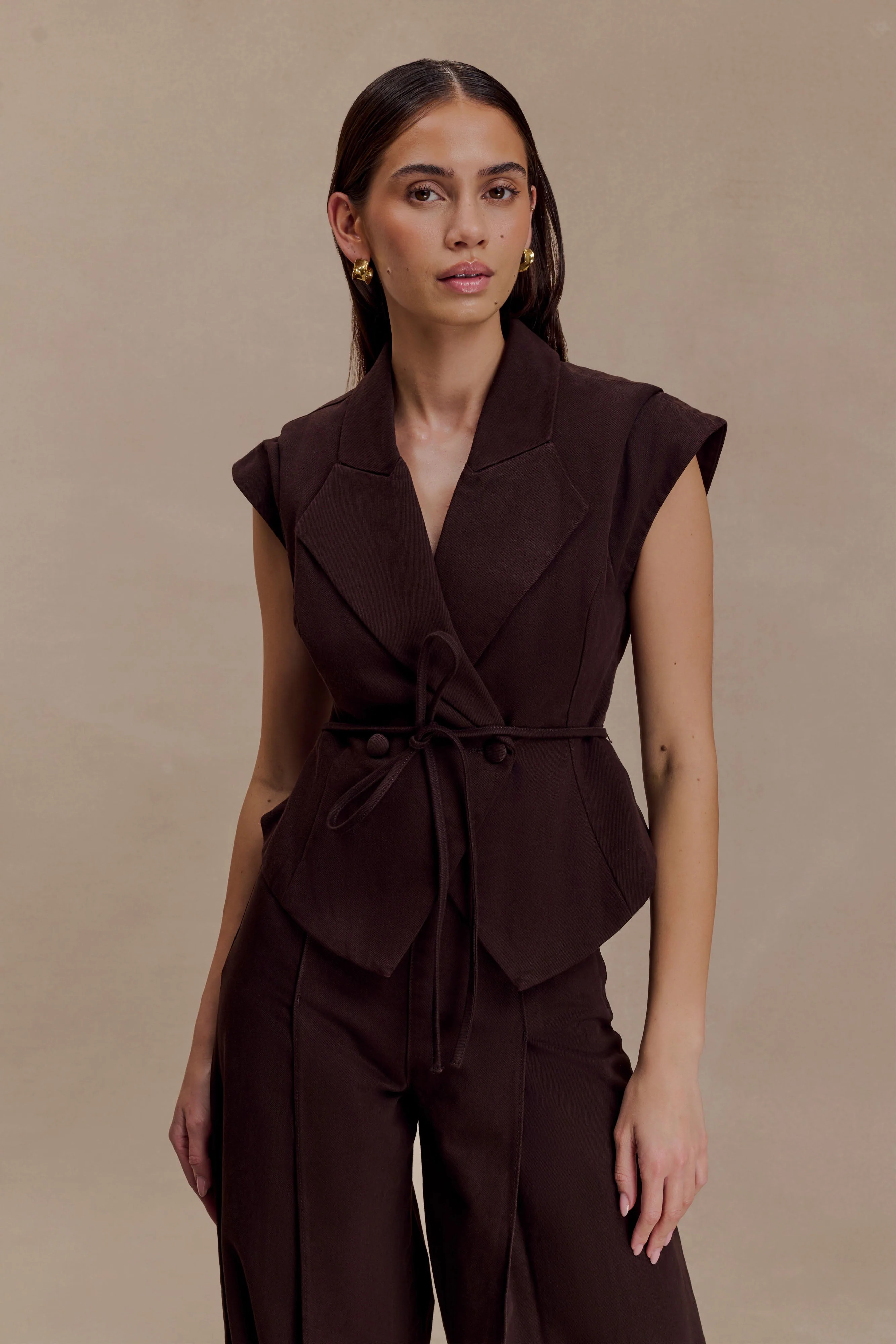 Charley Structured Tie Denim Top - Chocolate | MESHKI US