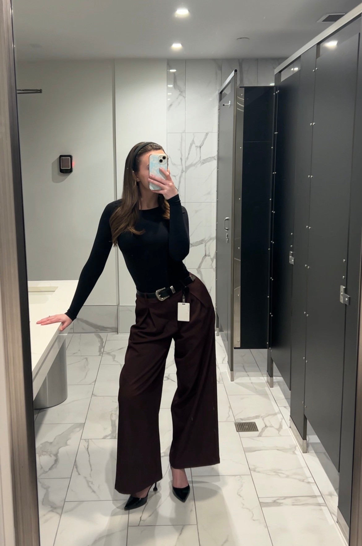 Winter corporate office outfit inspiration 

#LTKootd #LTKWorkwear #LTKgrwm