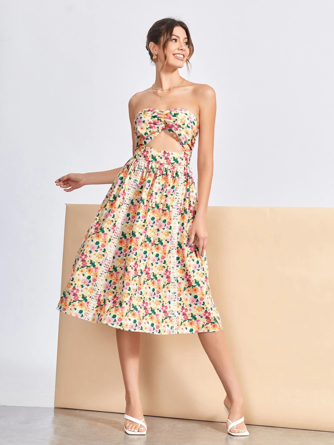SHEIN X Luisana Batista Floral Print Cut Out Ruched Guipure Lace Panel Tube Dress
   SKU: sw22022... | SHEIN