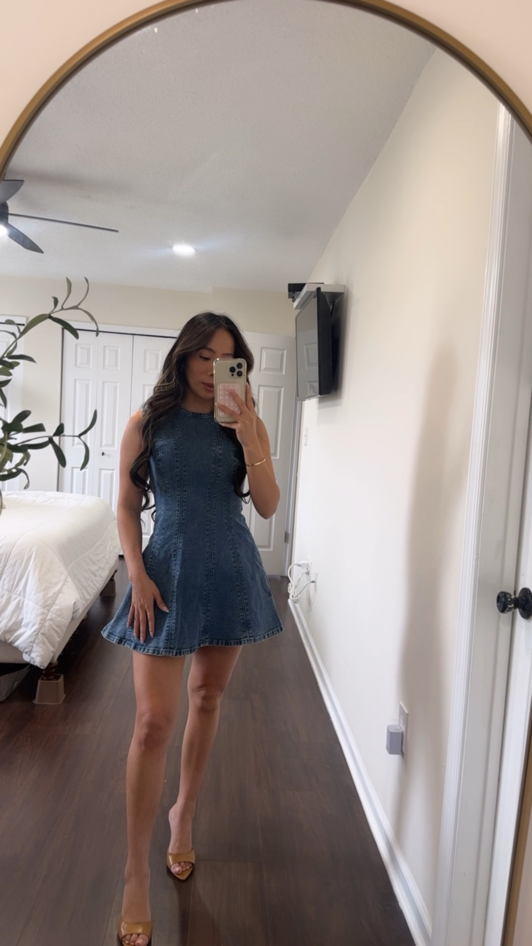 Abercrombie haul: this flare denim dress is stunning! 
 Size info⬇️ 
Size XS Petite 
Use AFLTK for 25% off #abercrombiehaul #petitefashion #summerstyle  


#LTKWatchNow #LTKPetite #LTKSpringSale