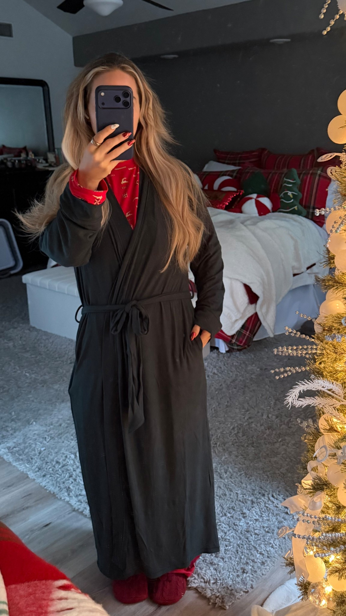 Skims Sunday.
Obsessed with the soft coziness - that’s an understatement. Pants with pockets? Yes please. Robe with pockets? The only way to go.
Get it or regret it!


#LTKHoliday #LTKGiftGuide #LTKmomlife