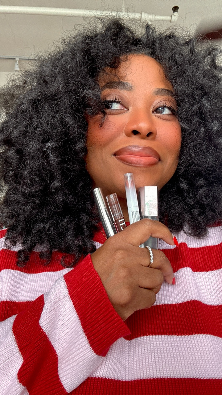 And by y’all I mean one person 😅 here’s the lip combo for my everyday Black girl nude lip!

•Base: @vaselinebrand because hydration is key
@sacheubeauty lip liner Stayn in Hey-zel

•Liner: @wetnwildbeauty color icon multi stick

•Lipstick: #absolutebeauty (beauty supply) in Coral Beige

•Gloss: @fentybeauty Gloss Bomb Ice in Cold Hearted

#lipcombo #drugstoremakeup