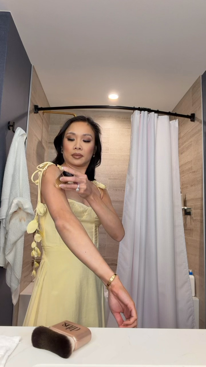 Love this highlight that easily applies and looks so beautiful on! Comes in different shades.

#LTKCon #LTKgrwm