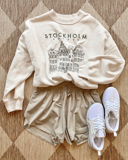 Casual fall outfits. Stockholm sweatshirt. Running shorts.