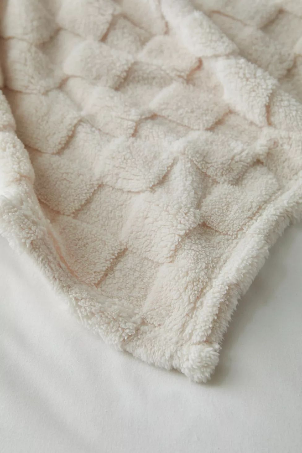 Checkerboard Super Plush Throw Blanket | Urban Outfitters (US and RoW)