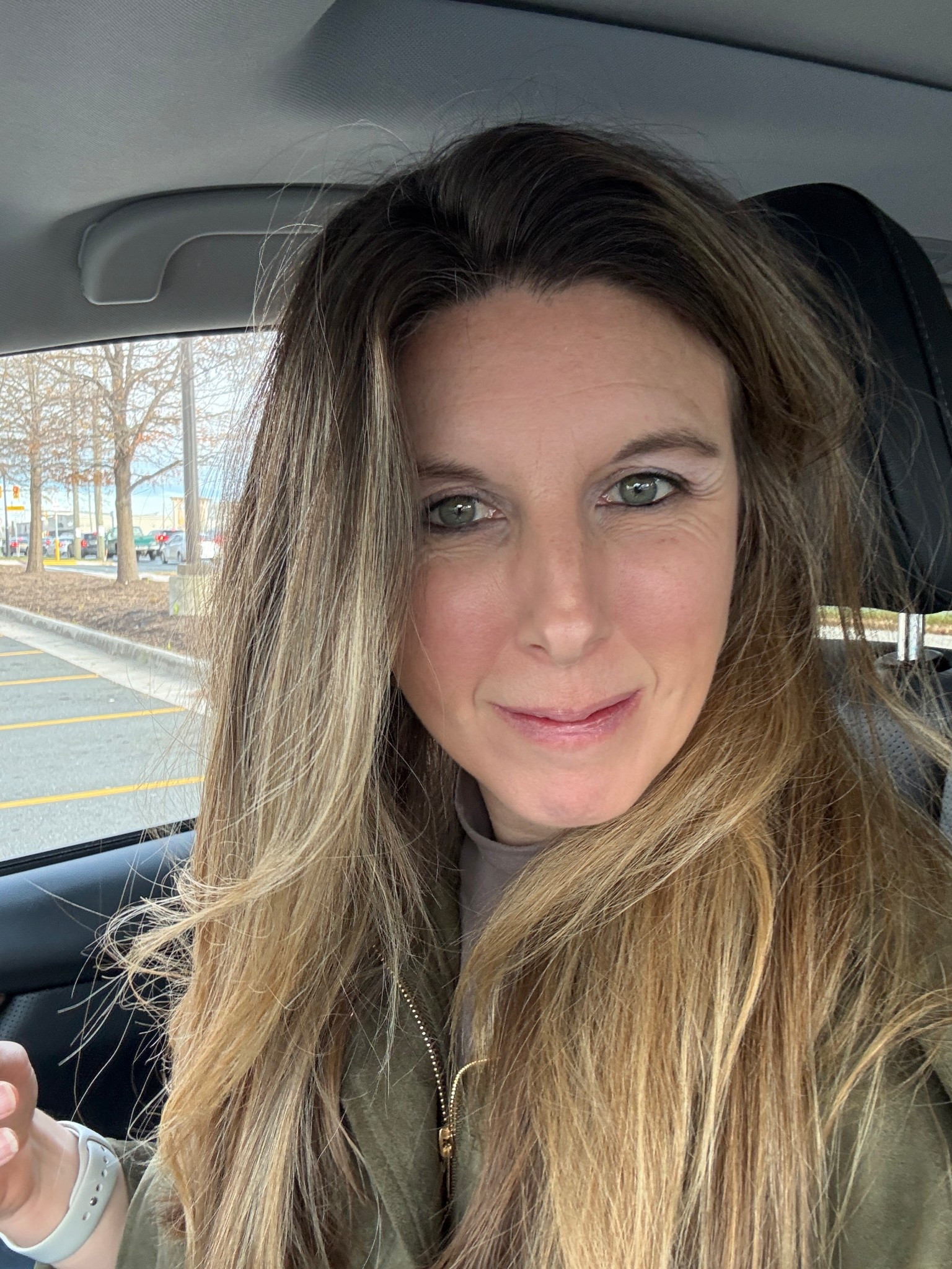 Feeling pretty with good hair, easy natural make up, and cute outfit! 