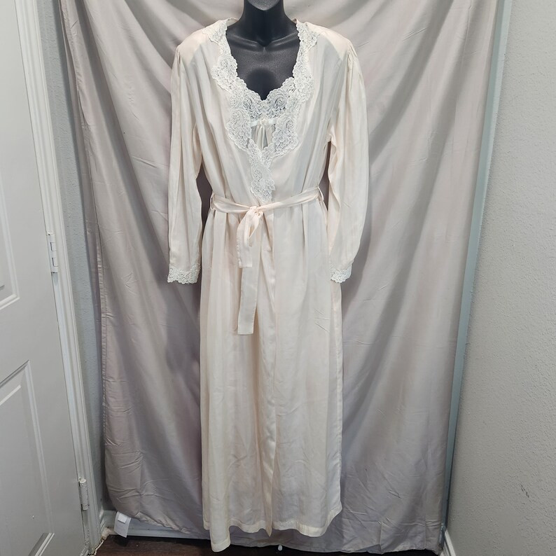 Linda Montreal Luxury Nightgown and Robe Set, Vintage 70s, Lace Trim Nightgown, Pink Lace Slip Dr... | Etsy (US)