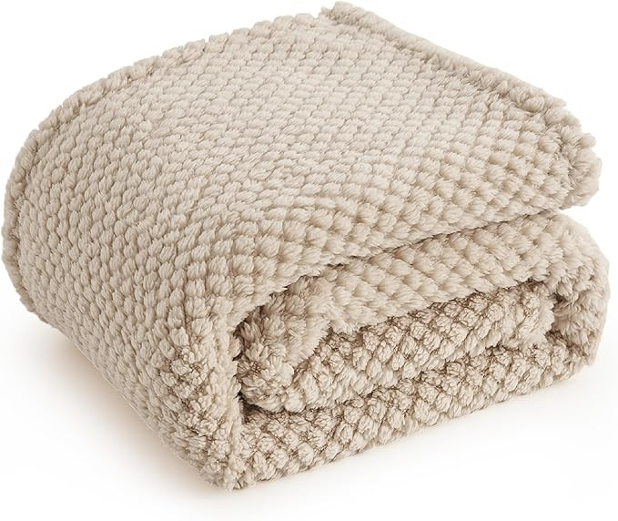 Bedsure Throw Blanket for Couch - Super Soft Cozy Blankets for Women Girls, Cute Fleece Fluffy Bl... | Amazon (US)