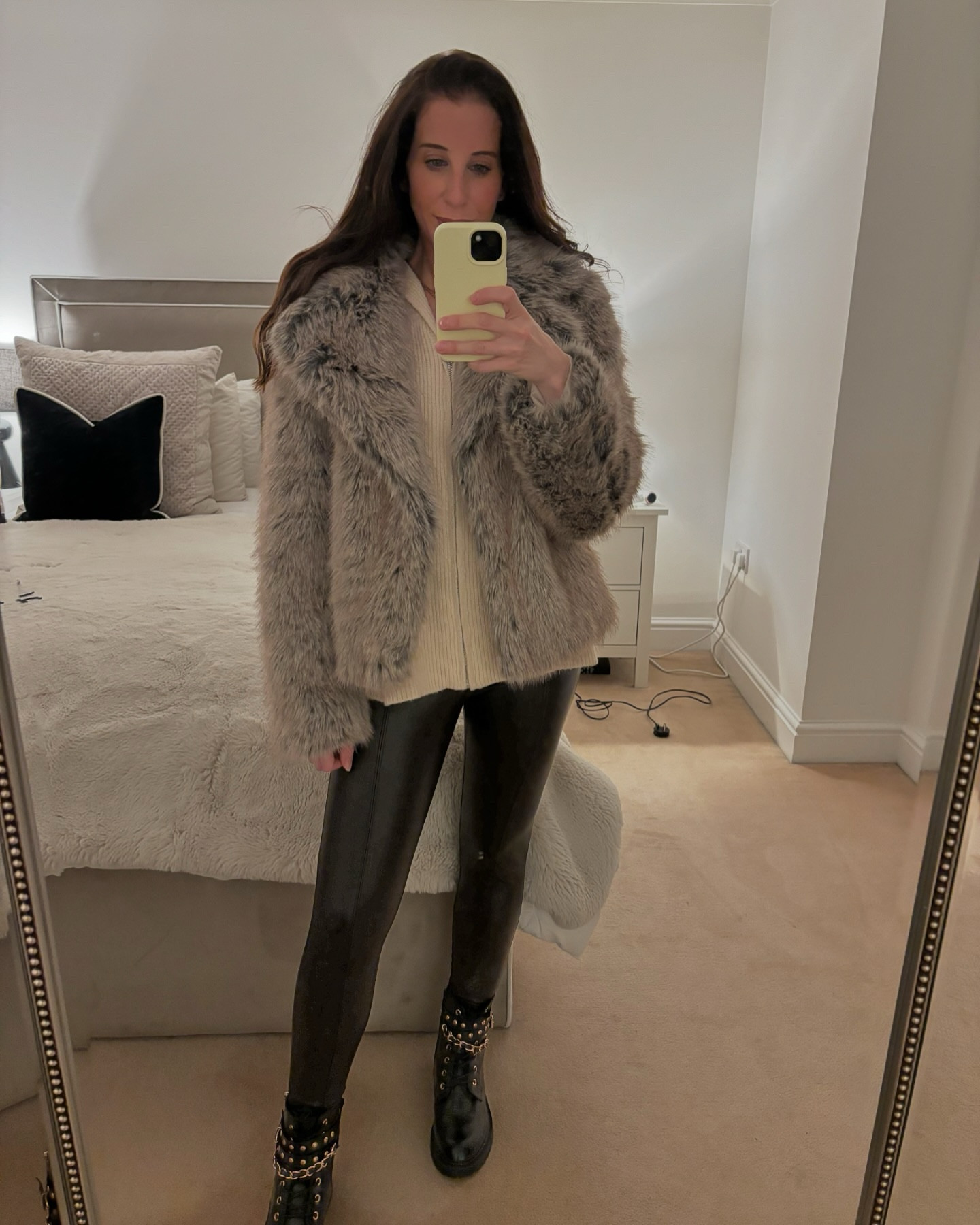 Burgers & friends for the hubby’s birthday 🍔👩‍❤️‍👩

Girls, I found THE jacket! I can confirm it’s gorgeous 💗 

Save for future inspo📍

#casualstyle #discoverunder20k #everydayfashion #fashionblogger #highstreetfashion #ootdfashion #mumstyle #ukmum #personalstylist #summerfashion #autumntrends #autumnfashion #virtualstylist #thatnewlookfeeling #newlook #fauxfurjacket

#LTKuk #LTKautumn #LTKstyletip