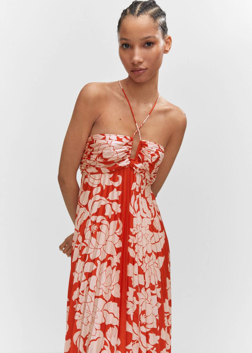 Pleated halter neck dress | MANGO (US)